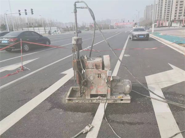 罗城公路路面下沉沉降开裂注浆加固施工